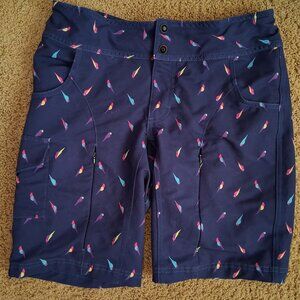 Shredly Shorts Womens Med. Parrot Print Cargo Style Adjustable Waist. Excellent.